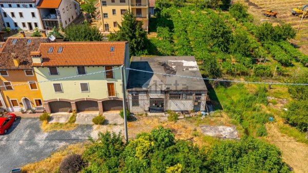 locale di sgombero in vendita a Roncà