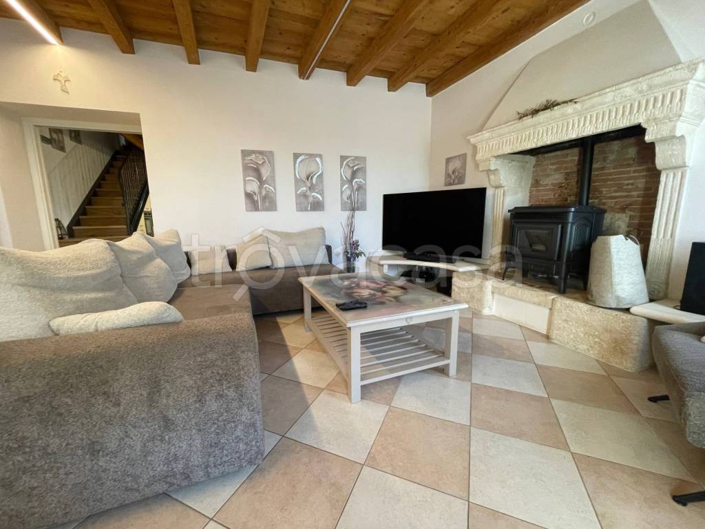 casa indipendente in vendita a Roncà in zona Terrossa