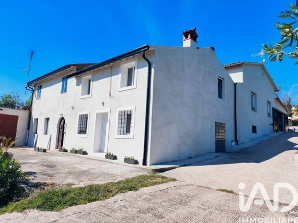 casa indipendente in vendita a Roncà in zona Terrossa