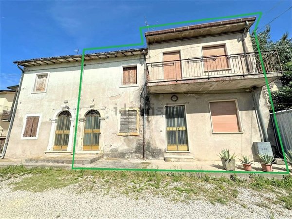 casale in vendita a Roncà in zona Terrossa