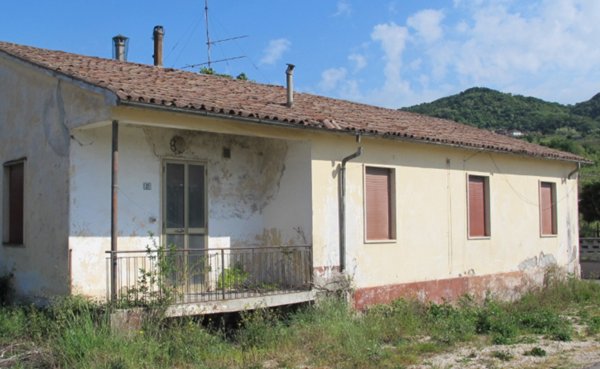 casa indipendente in vendita a Roncà in zona Terrossa