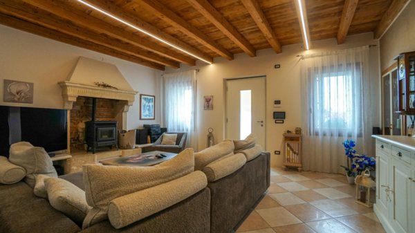 casa indipendente in vendita a Roncà in zona Terrossa