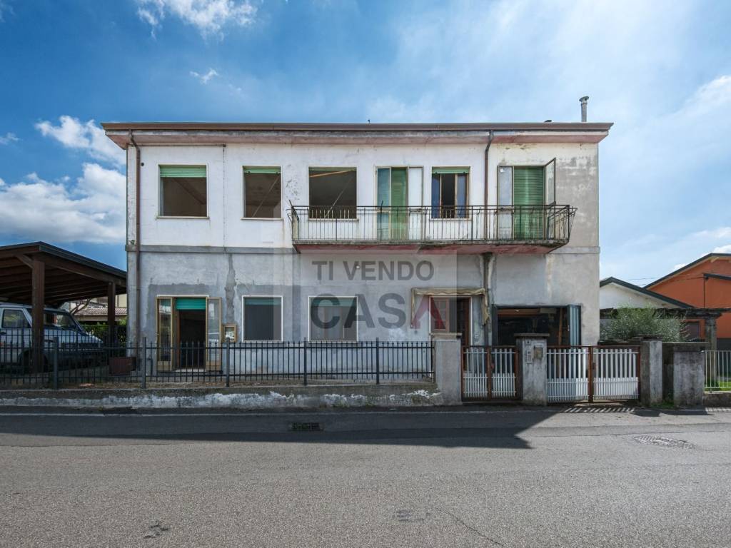 casa indipendente in vendita a Roncà in zona Terrossa