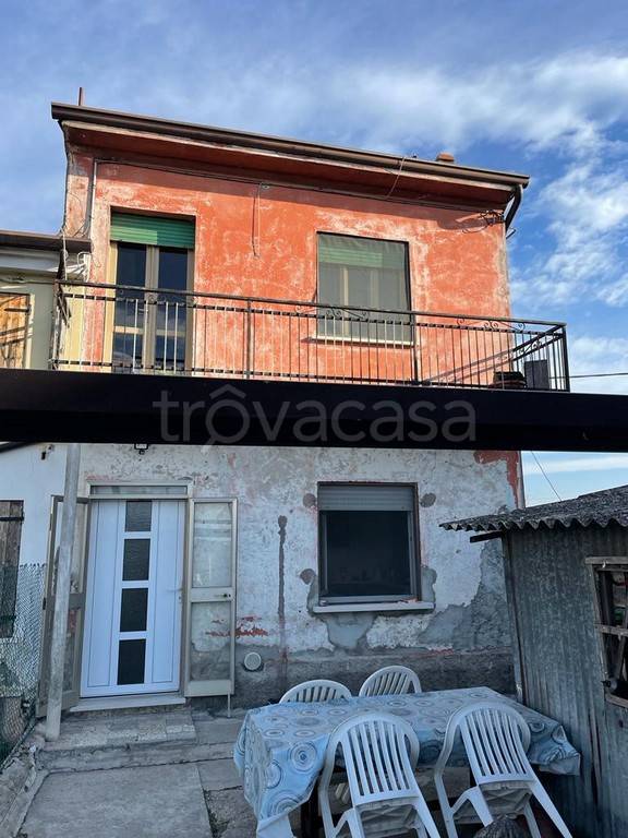 casa indipendente in vendita a Ronco all'Adige