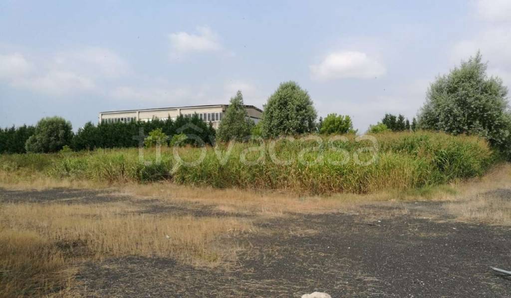 locale commerciale in vendita a Ronco all'Adige
