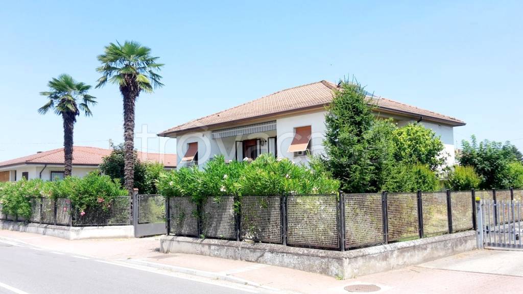 casa indipendente in vendita a Ronco all'Adige