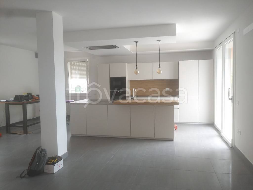 casa indipendente in vendita a Ronco all'Adige
