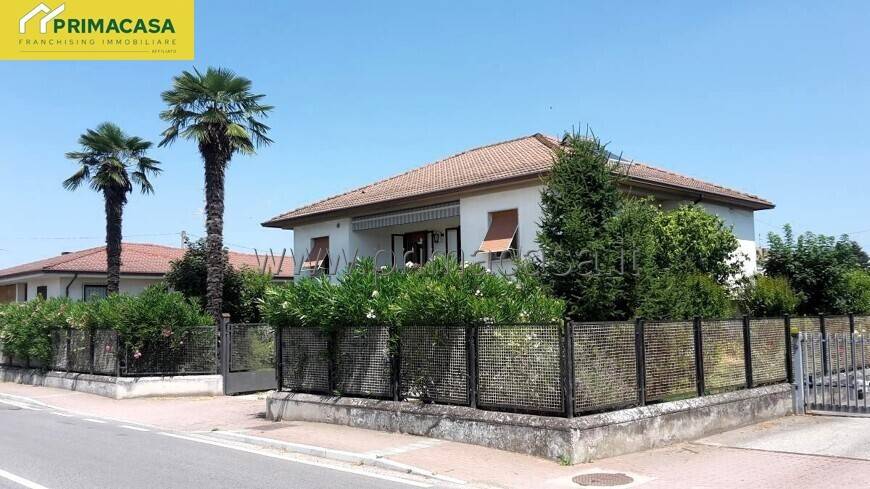 casa indipendente in vendita a Ronco all'Adige