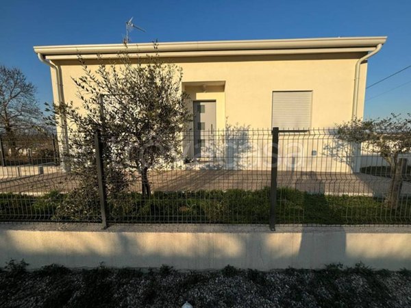 casa indipendente in vendita a Ronco all'Adige