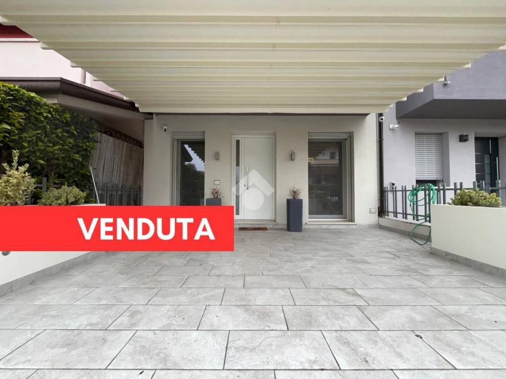 casa indipendente in vendita a Ronco all'Adige