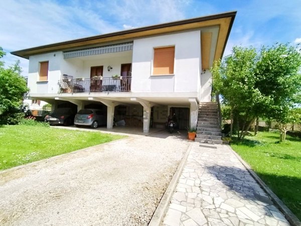 casa indipendente in vendita a Ronco all'Adige