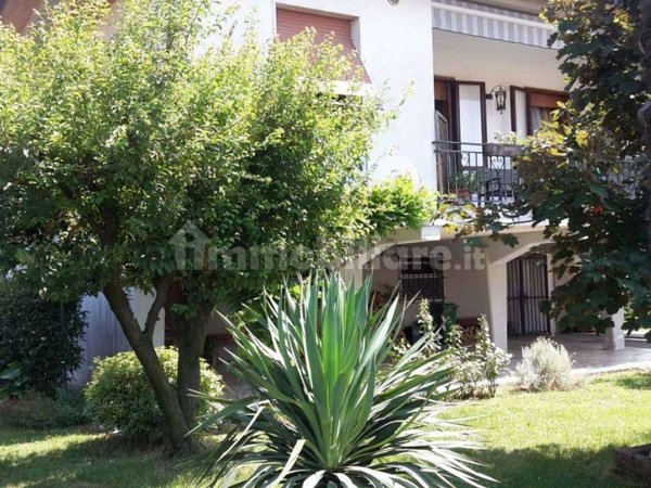 casa indipendente in vendita a Ronco all'Adige