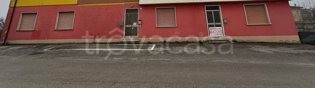 locale commerciale in vendita a Ronco all'Adige