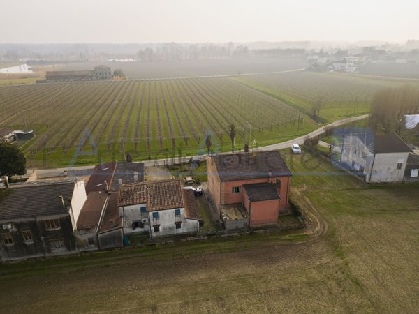 casa indipendente in vendita a Ronco all'Adige