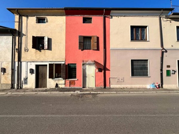 casa indipendente in vendita a Ronco all'Adige