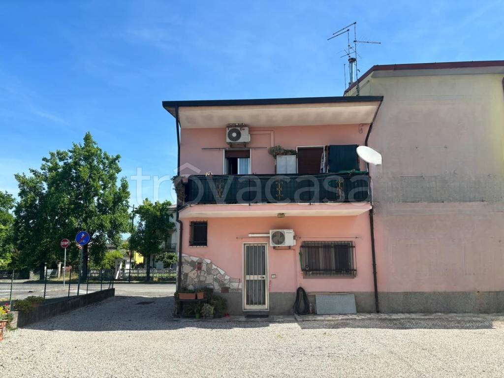 casa indipendente in vendita a Ronco all'Adige