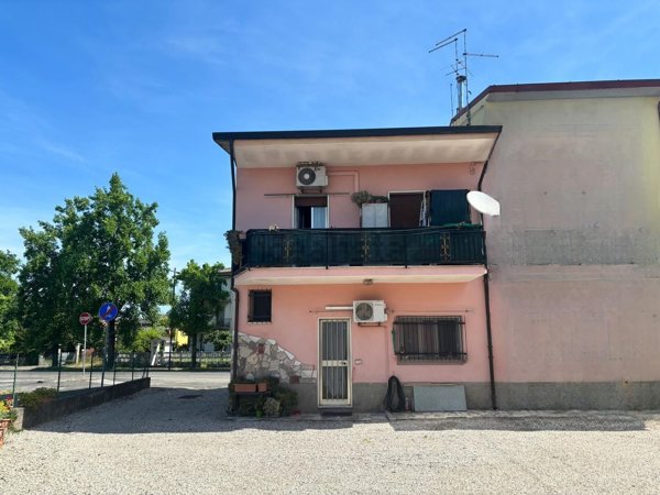 casa indipendente in vendita a Ronco all'Adige