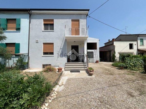 casa indipendente in vendita a Ronco all'Adige
