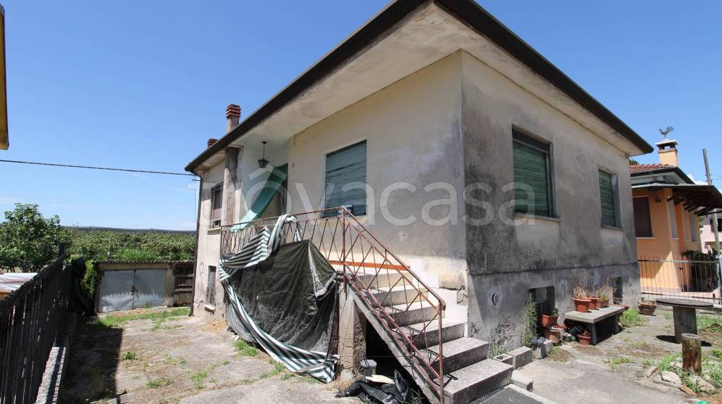 casa indipendente in vendita a Ronco all'Adige