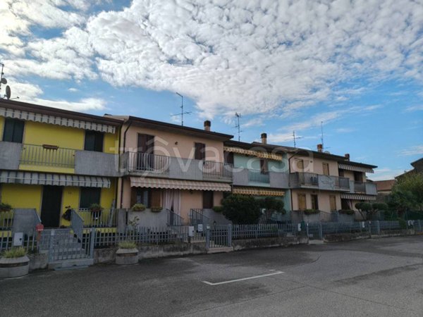casa indipendente in vendita a Ronco all'Adige