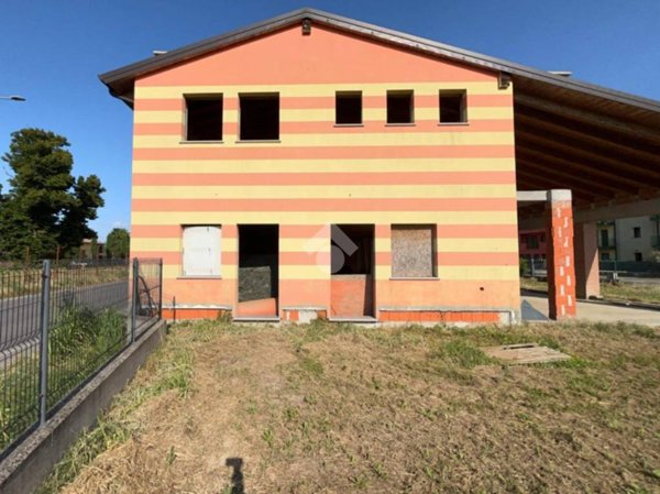 casa indipendente in vendita a Ronco all'Adige