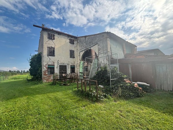 casale in vendita a Ronco all'Adige