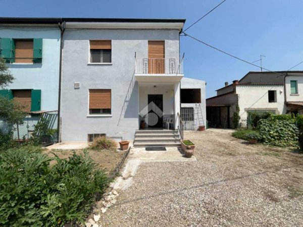 casa indipendente in vendita a Ronco all'Adige