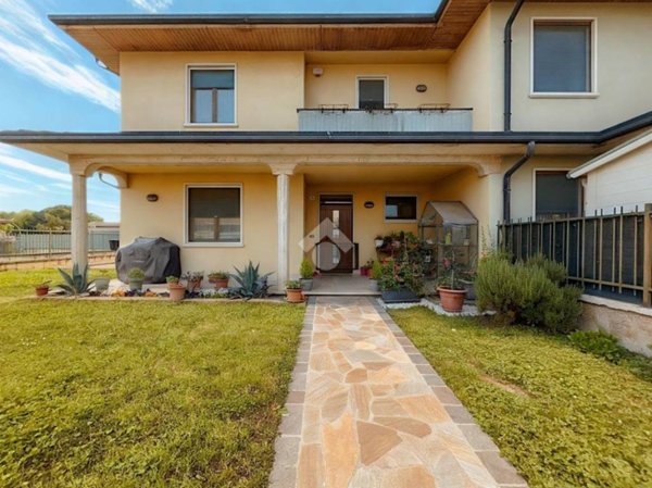 casa indipendente in vendita a Ronco all'Adige