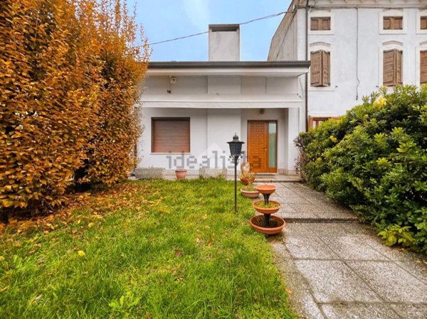 casa semindipendente in vendita a Ronco all'Adige
