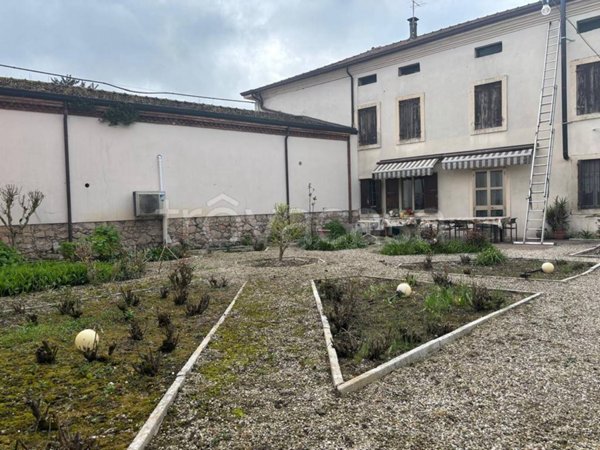 casa indipendente in vendita a Ronco all'Adige