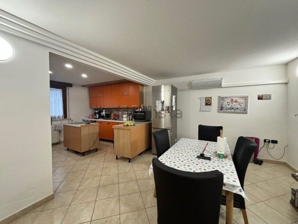 casa indipendente in vendita a Ronco all'Adige