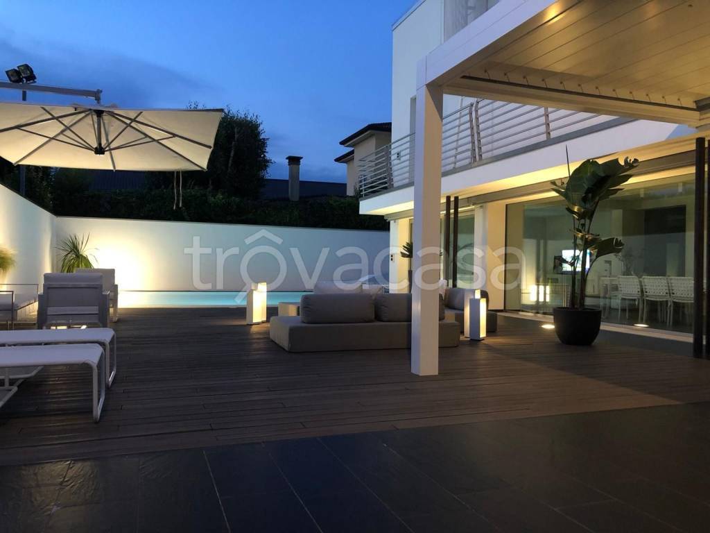 casa indipendente in vendita a Ronco all'Adige