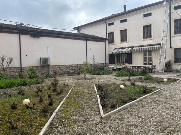 casa indipendente in vendita a Ronco all'Adige