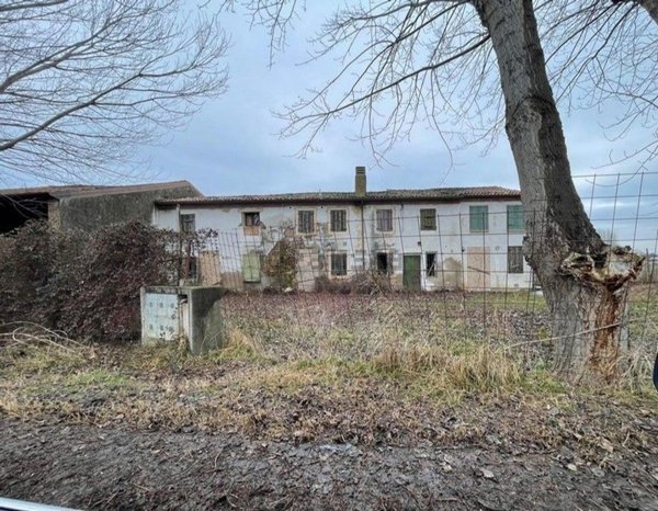 casale in vendita a Ronco all'Adige