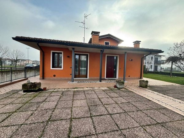 casa indipendente in vendita a Ronco all'Adige