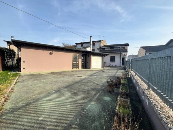 casa indipendente in vendita a Ronco all'Adige