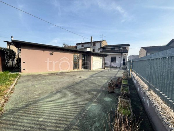 casa indipendente in vendita a Ronco all'Adige