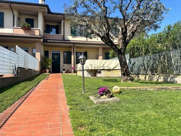 casa indipendente in vendita a Ronco all'Adige