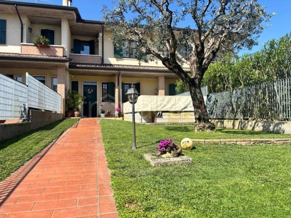 casa indipendente in vendita a Ronco all'Adige