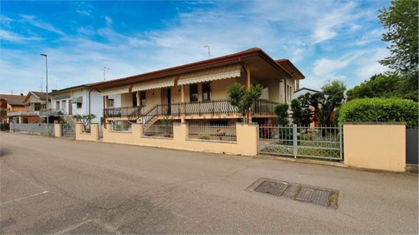 casa indipendente in vendita a Ronco all'Adige