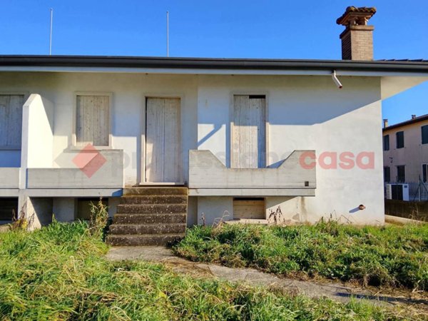 casa indipendente in vendita a Ronco all'Adige