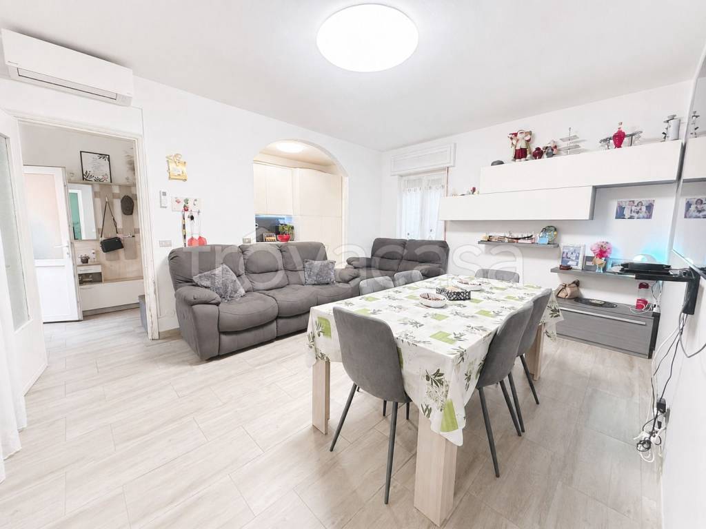 casa indipendente in vendita a Ronco all'Adige
