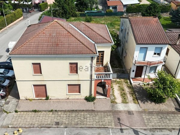 casa indipendente in vendita a Ronco all'Adige
