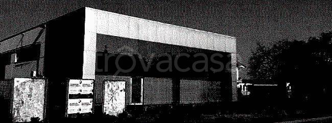 locale commerciale in vendita a Ronco all'Adige
