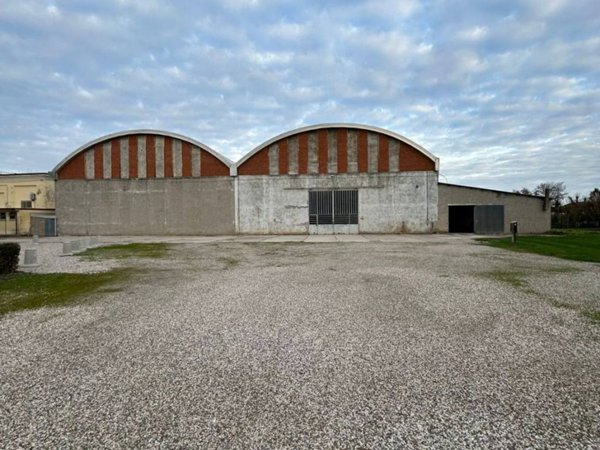 capannone in vendita a Roverchiara