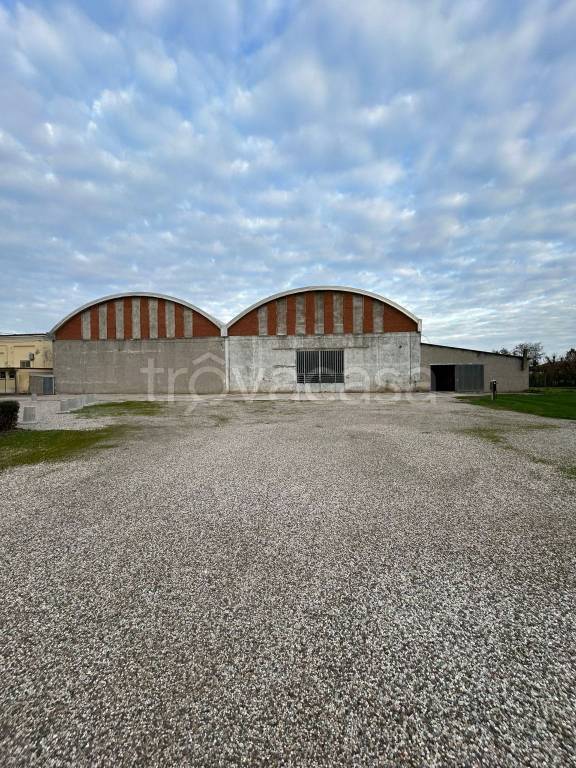 locale commerciale in vendita a Roverchiara