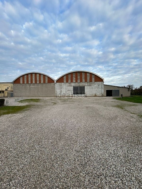 capannone in vendita a Roverchiara