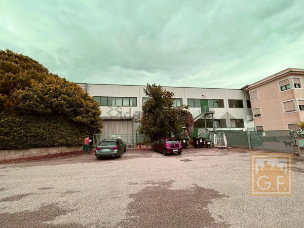 capannone in vendita a Roveredo di Guà