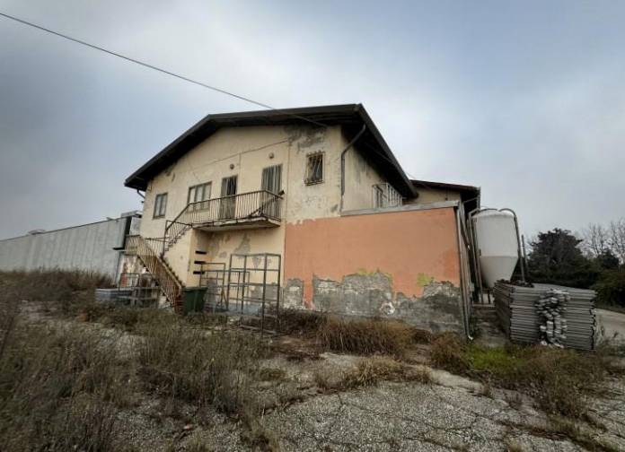 negozio in vendita a Roveredo di Guà