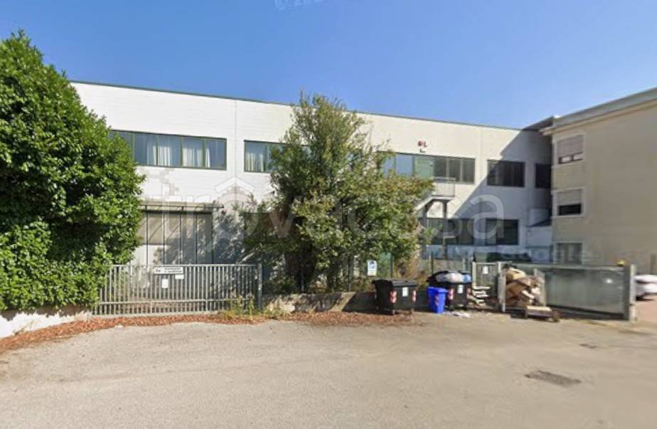 locale commerciale in vendita a Roveredo di Guà